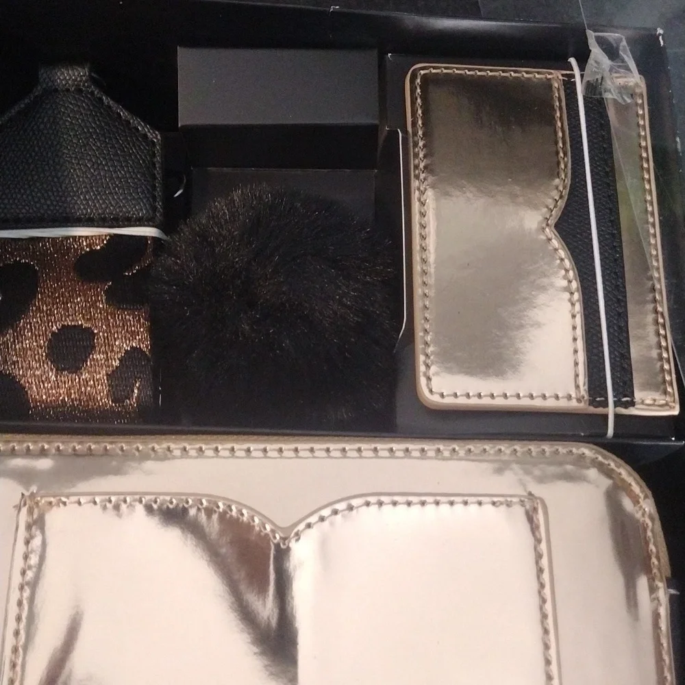 No boundaries Camara crossbody bag and card holder w\strap nwt - Picture 3 of 7